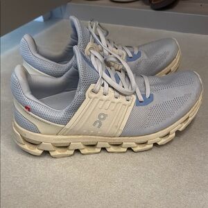 On Running Cloudstratus Sneakers